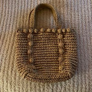 Small straw bag with magnetic closure